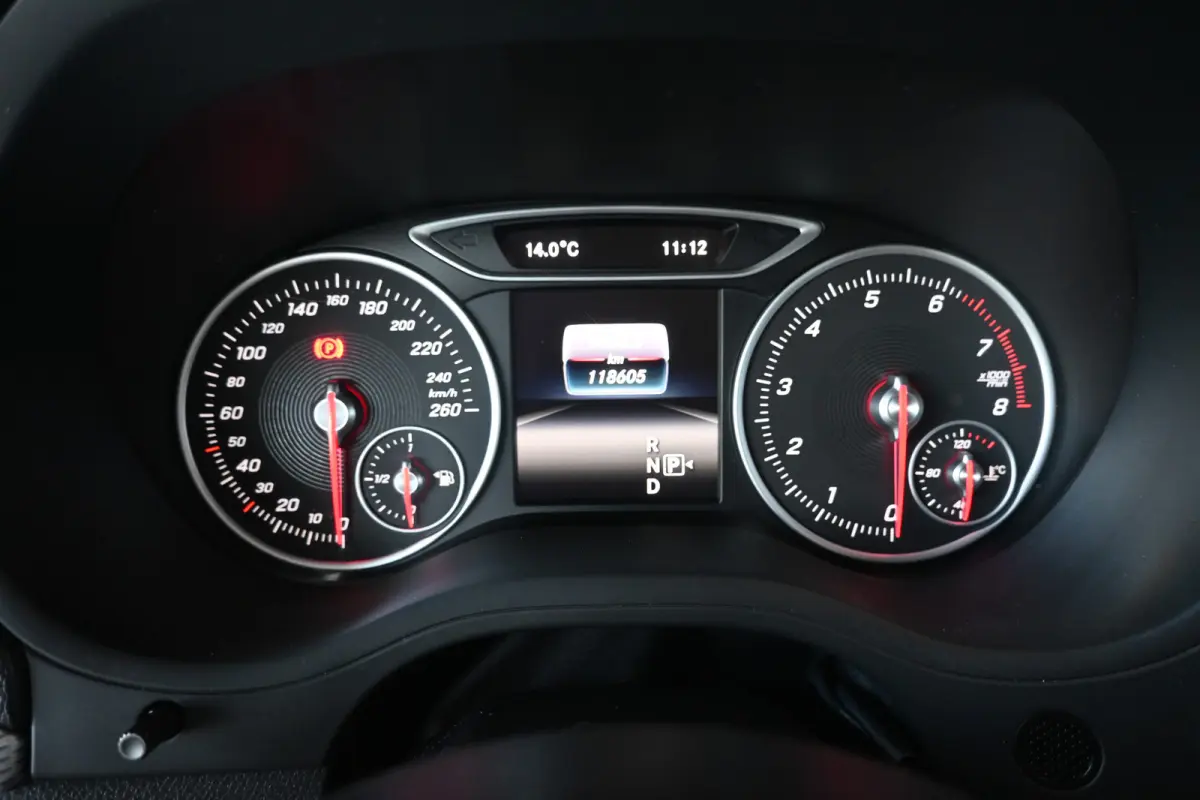 180 Ambition Automaat Clima Navigatie LED Rijklaarprijs! Inruil Mogelijk!
