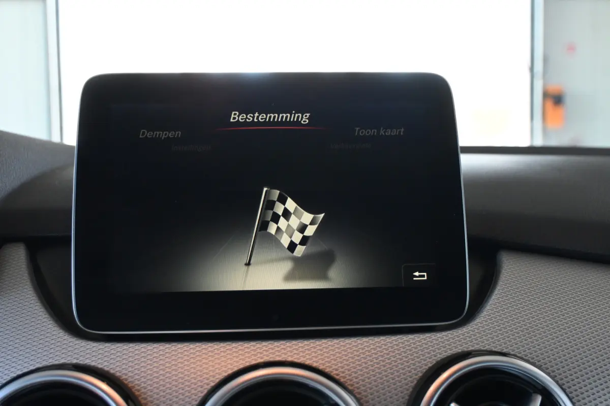 180 Ambition Automaat Clima Navigatie LED Rijklaarprijs! Inruil Mogelijk!