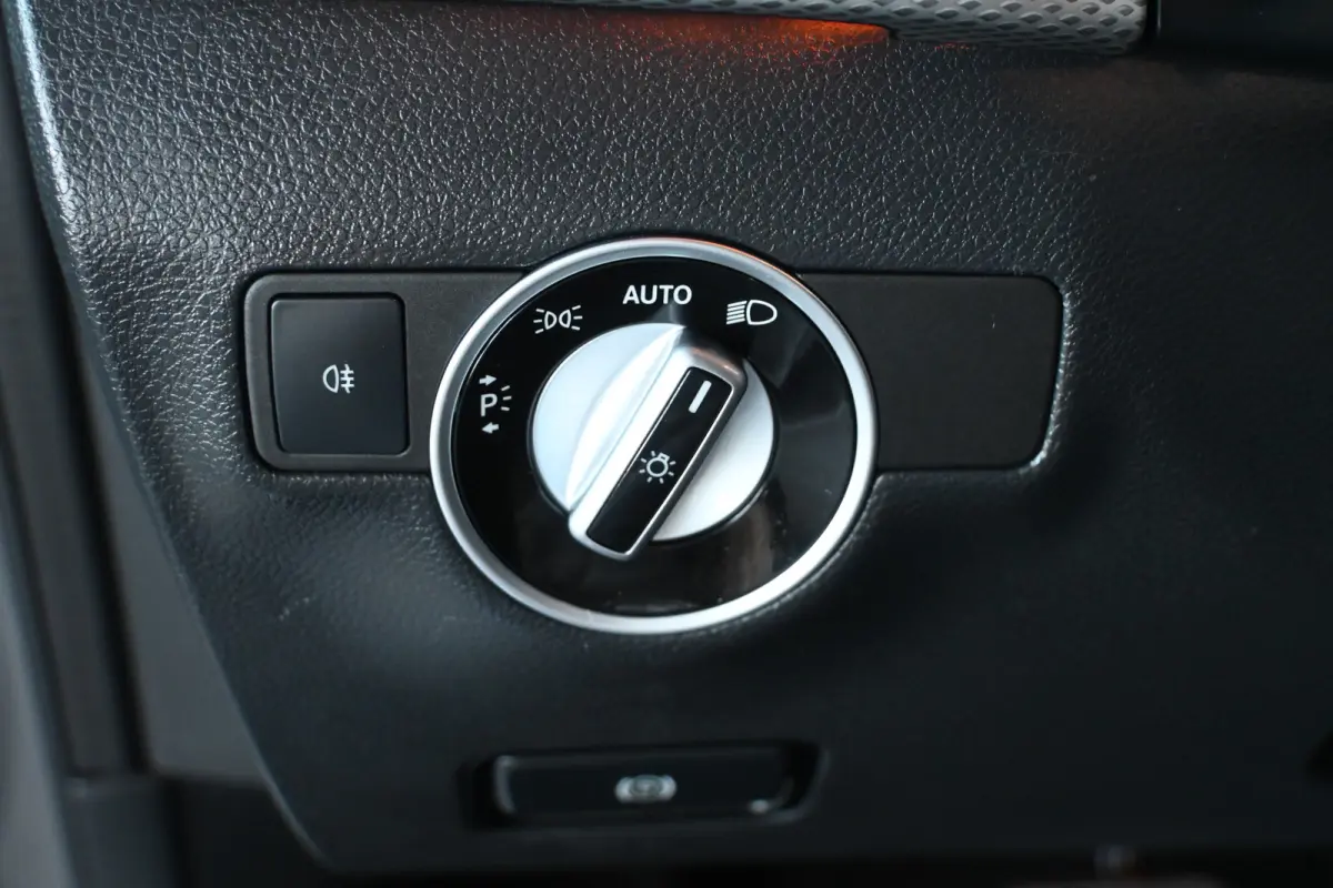 180 Ambition Automaat Clima Navigatie LED Rijklaarprijs! Inruil Mogelijk!
