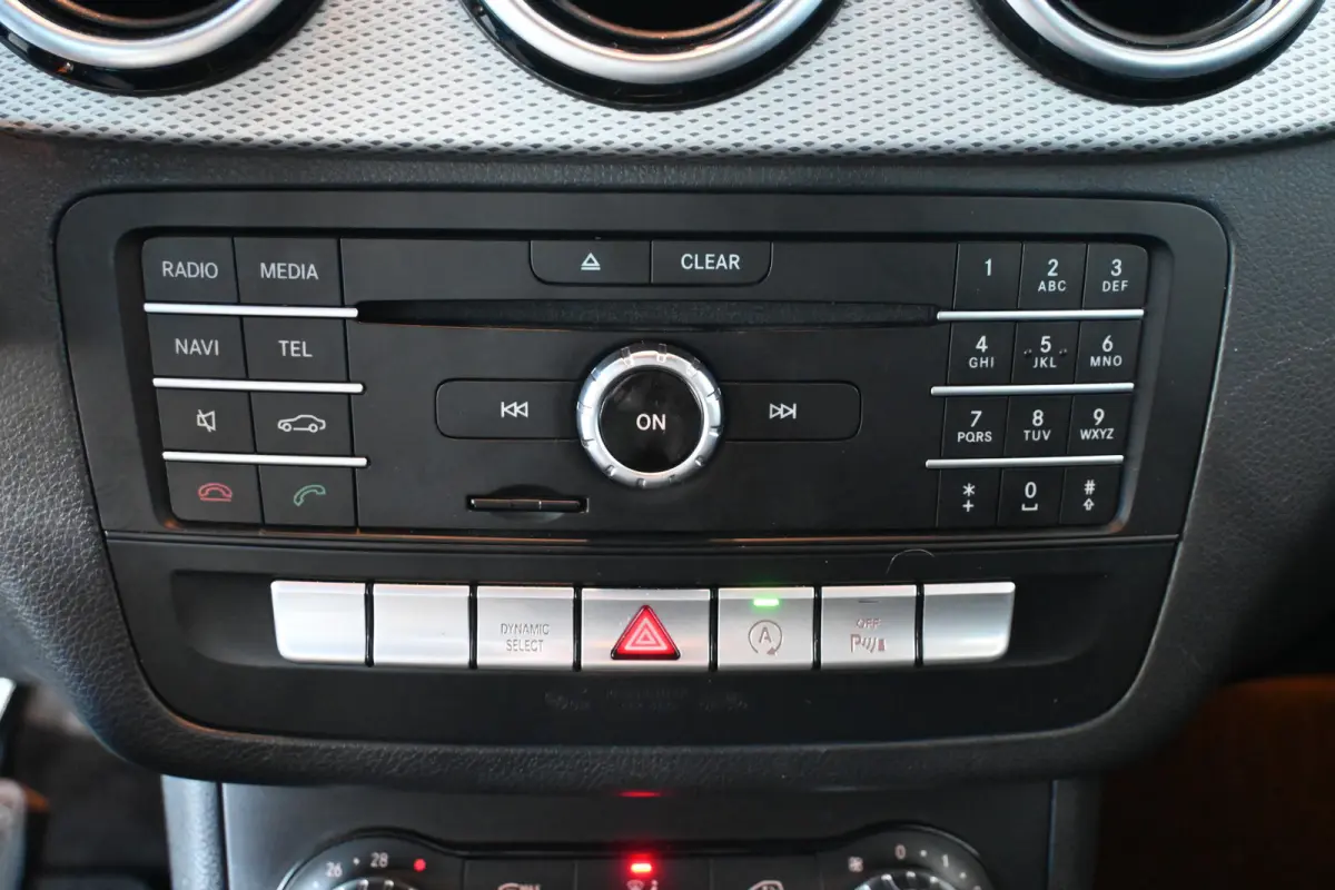 180 Ambition Automaat Clima Navigatie LED Rijklaarprijs! Inruil Mogelijk!