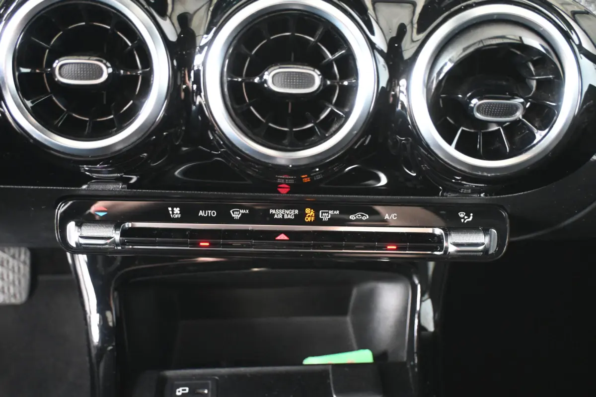 160 AMG Clima High-performance LED-koplampen Navigatie Cruise Control Rijklaarprijs! Inruil Mogelijk!