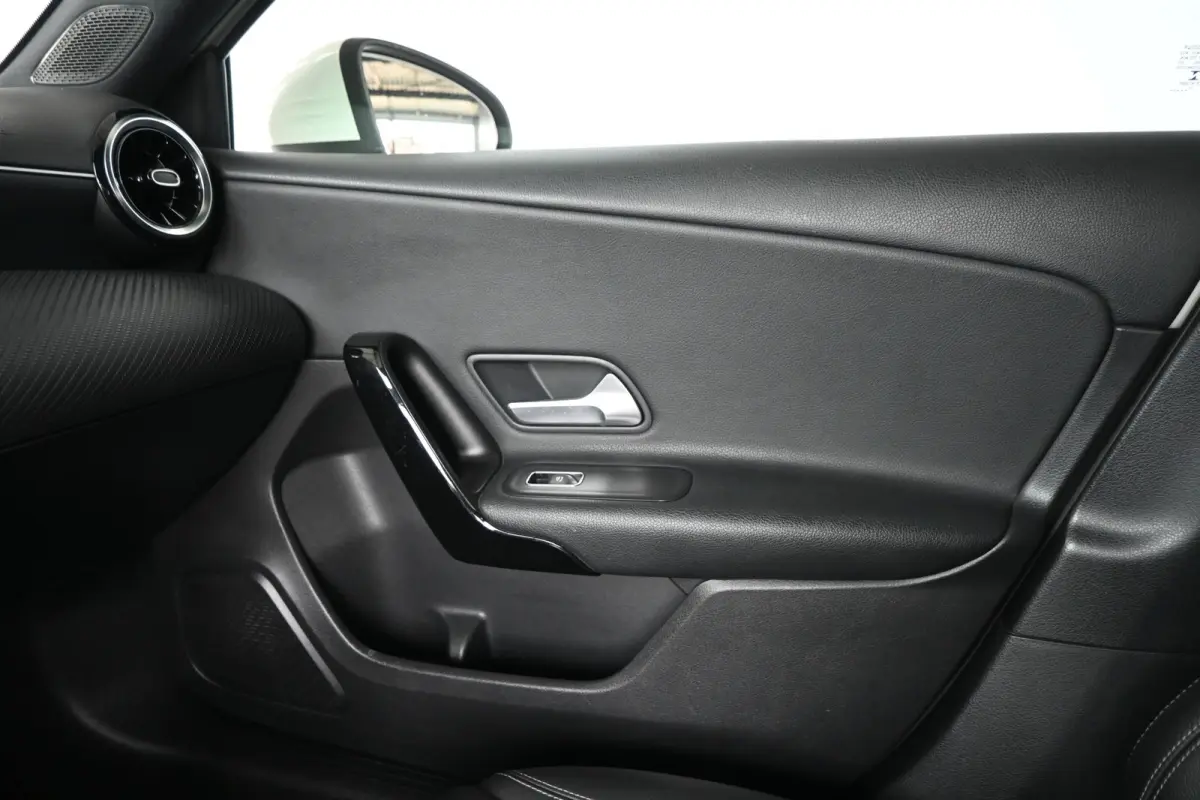 160 AMG Clima High-performance LED-koplampen Navigatie Cruise Control Rijklaarprijs! Inruil Mogelijk!