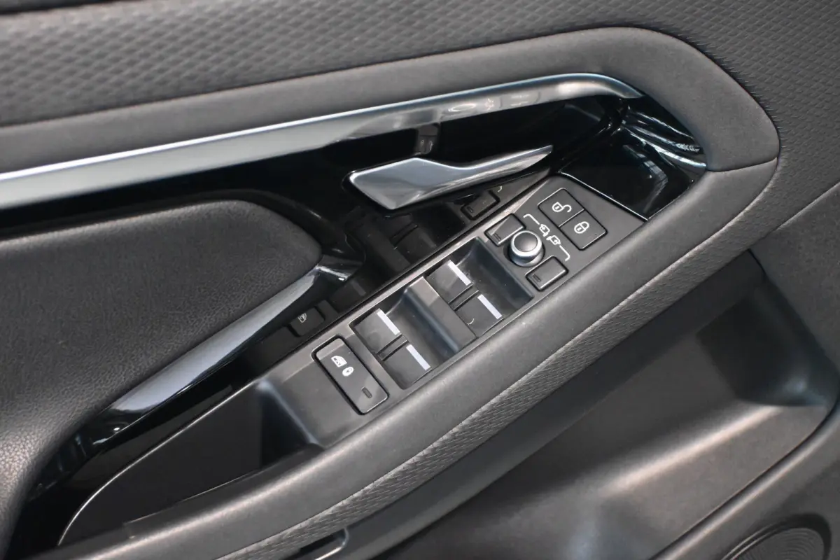 2.0 P200 AWD Automaat Navigatie Leder Stoel/Stuur verwarming Rijklaarprijs Inruil Mogelijk!