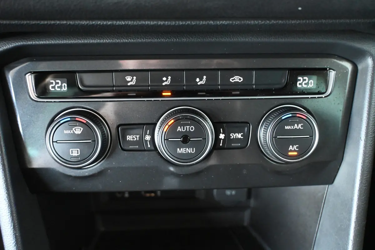 1.4 TSI Highline R-Line Clima Navigatie Carplay 1e Eigenaar Trekhaak Rijklaarprijs! Inruil Mogelijk!