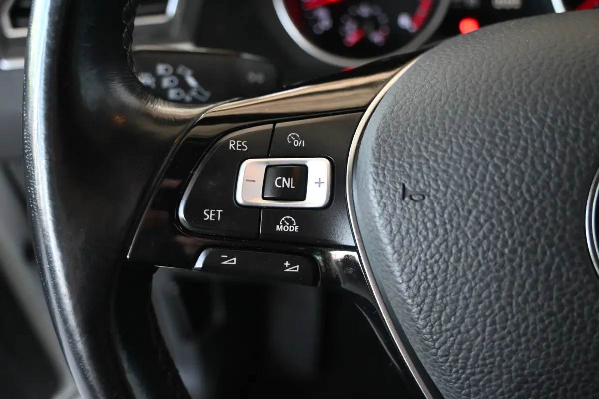 1.4 TSI Highline R-Line Clima Navigatie Carplay 1e Eigenaar Trekhaak Rijklaarprijs! Inruil Mogelijk!