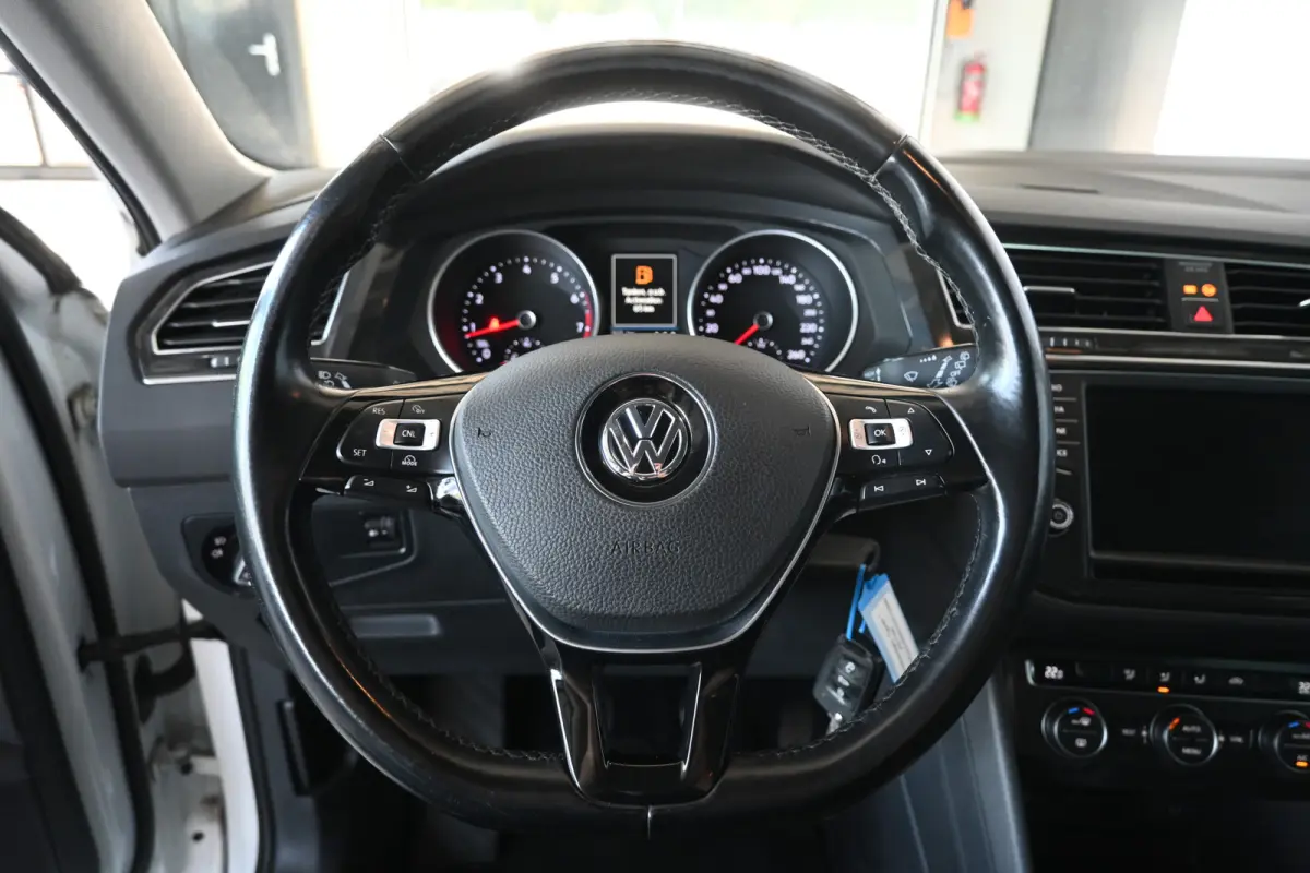1.4 TSI Highline R-Line Clima Navigatie Carplay 1e Eigenaar Trekhaak Rijklaarprijs! Inruil Mogelijk!