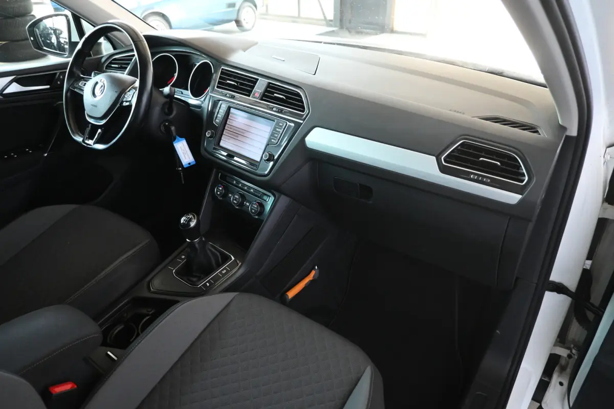 1.4 TSI Highline R-Line Clima Navigatie Carplay 1e Eigenaar Trekhaak Rijklaarprijs! Inruil Mogelijk!