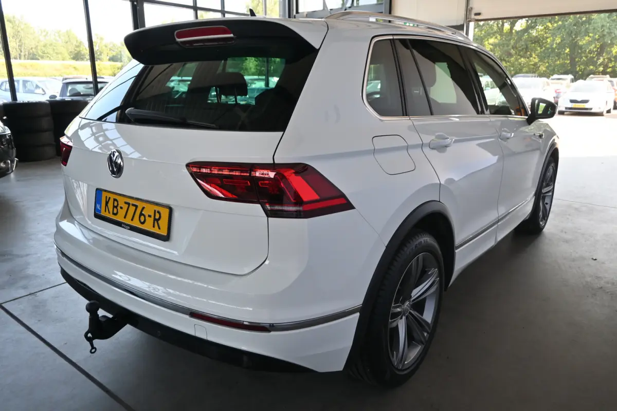 1.4 TSI Highline R-Line Clima Navigatie Carplay 1e Eigenaar Trekhaak Rijklaarprijs! Inruil Mogelijk!