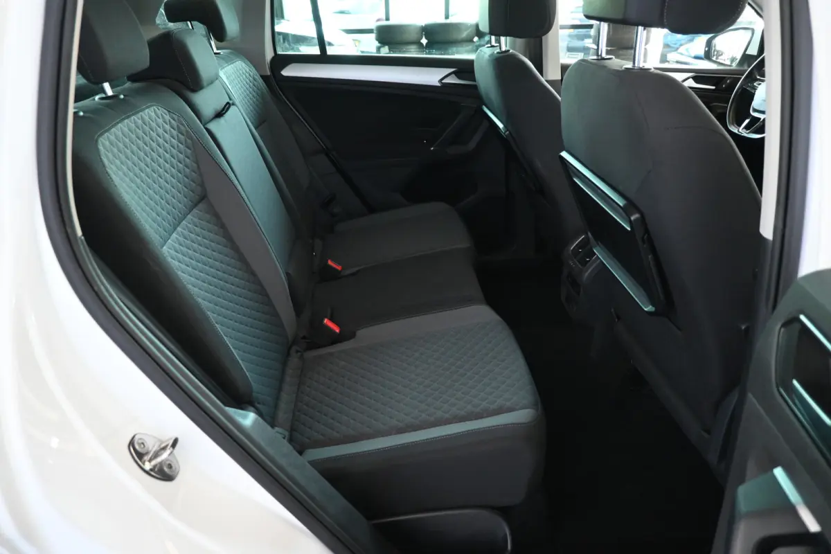 1.4 TSI Highline R-Line Clima Navigatie Carplay 1e Eigenaar Trekhaak Rijklaarprijs! Inruil Mogelijk!