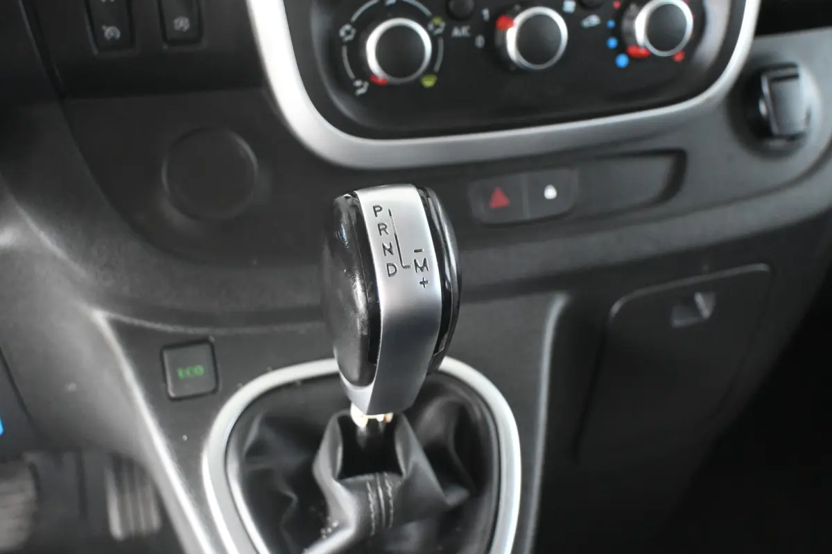 2.0 dCi Automaat 145 T29 L2H1 DC Comfort Airco Navigatie LED 1e Eigenaar Rijklaarprijs! Inruil Mogelijk!