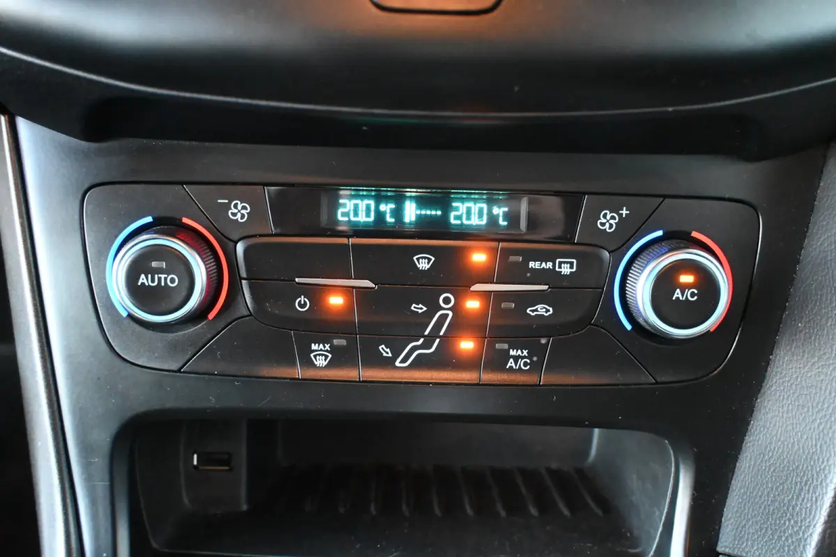 1.5 ST-Line Clima Navigatie Cruise Control Trekhaak Rijklaarprijs Inruil Mogelijk!