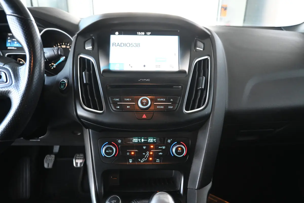 1.5 ST-Line Clima Navigatie Cruise Control Trekhaak Rijklaarprijs Inruil Mogelijk!