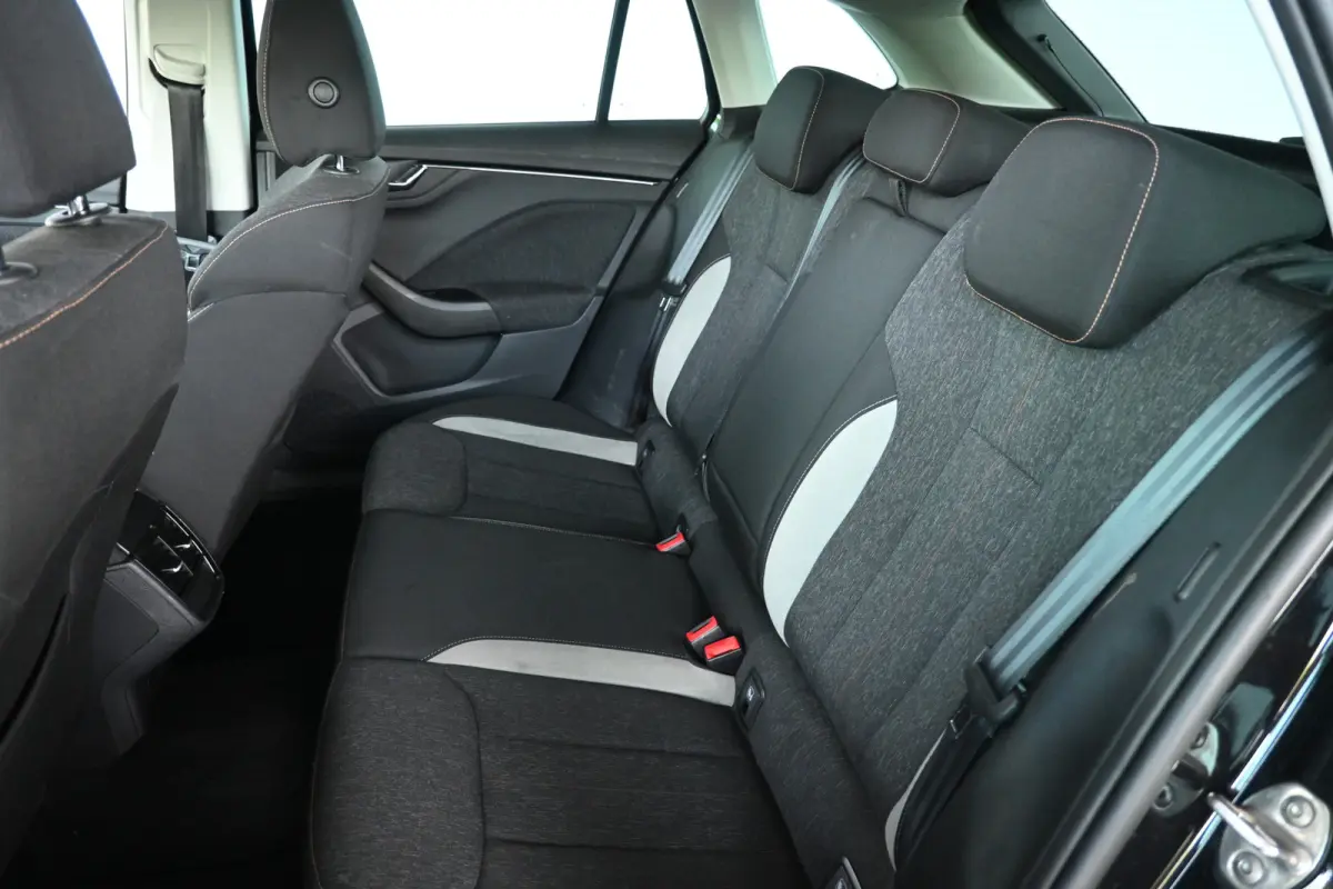 1.0 TSI Business Edition Clima Carplay Stoelverwarming Virtual Rijklaarprijs! Inruil Mogelijk!