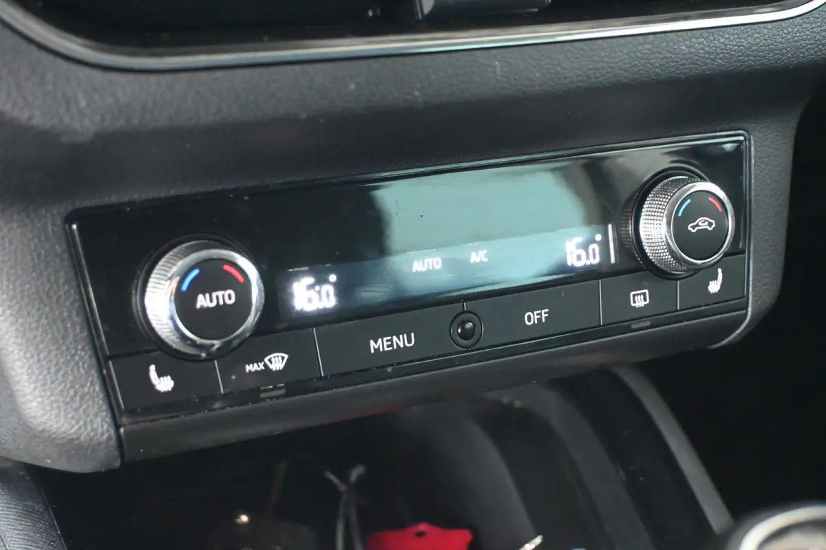 1.0 TSI Business Edition Clima Carplay Stoelverwarming Virtual Rijklaarprijs! Inruil Mogelijk!