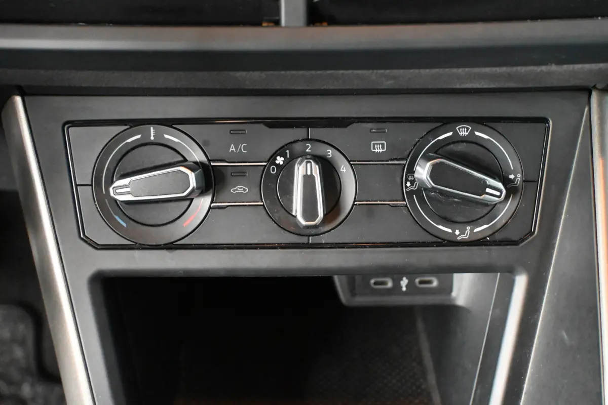 1.0 TSI R-Line Edition Airco Carplay Cruise Control Rijklaarprijs! Inruil Mogelijk!
