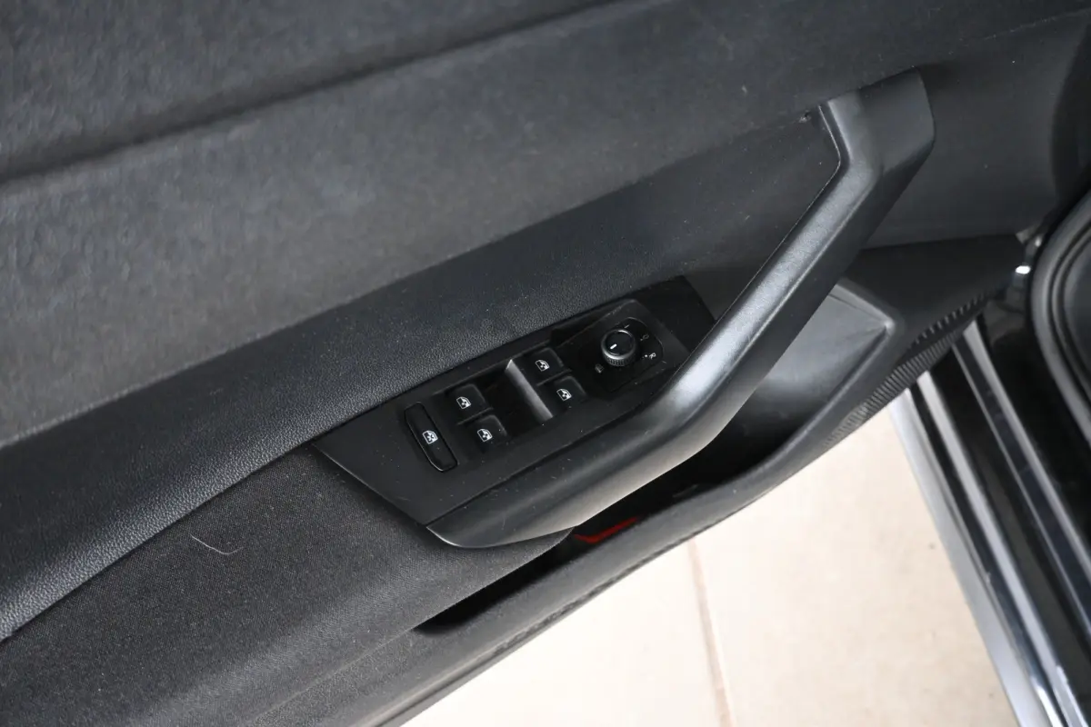 1.0 TSI R-Line Edition Airco Carplay Cruise Control Rijklaarprijs! Inruil Mogelijk!