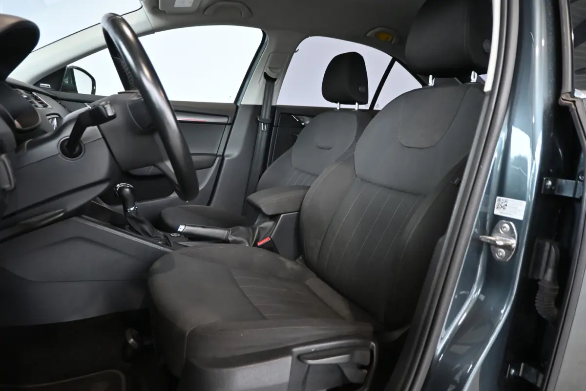 1.0 TSI Greentech Style Business Automaat Navigatie Carplay Stoelverwarming Inruil Mogelijk!