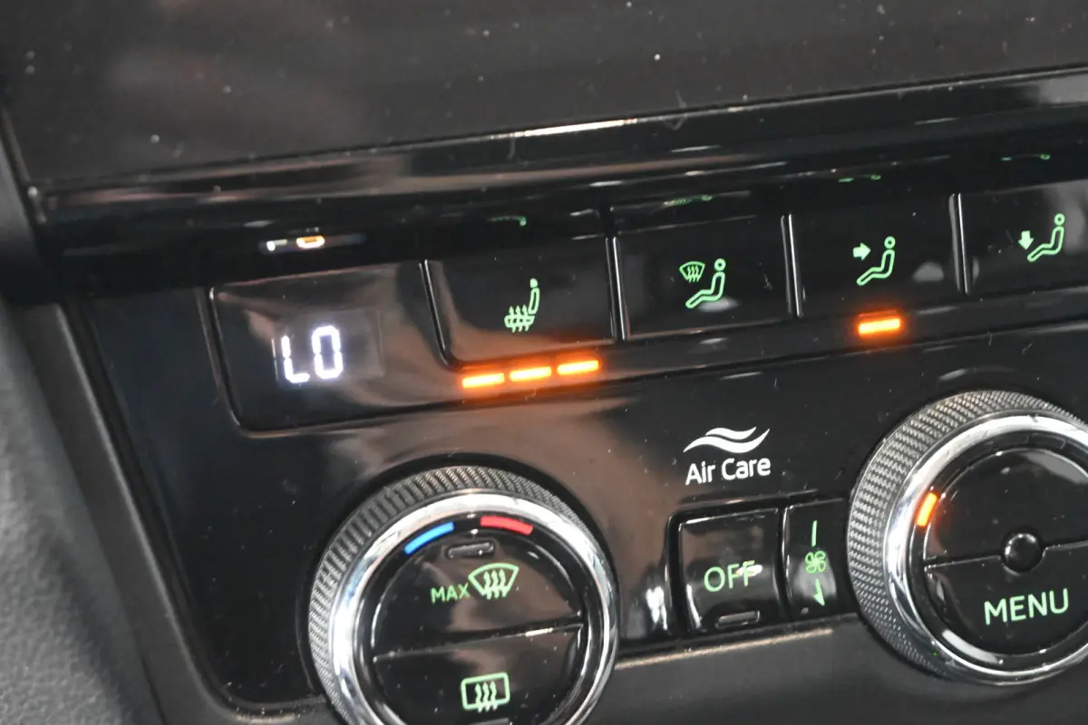 1.0 TSI Greentech Style Business Automaat Navigatie Carplay Stoelverwarming Inruil Mogelijk!
