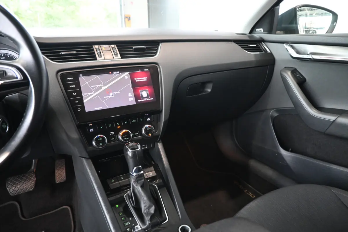 1.0 TSI Greentech Style Business Automaat Navigatie Carplay Stoelverwarming Inruil Mogelijk!