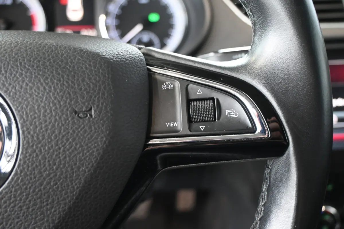 1.0 TSI Greentech Style Business Automaat Navigatie Carplay Stoelverwarming Inruil Mogelijk!
