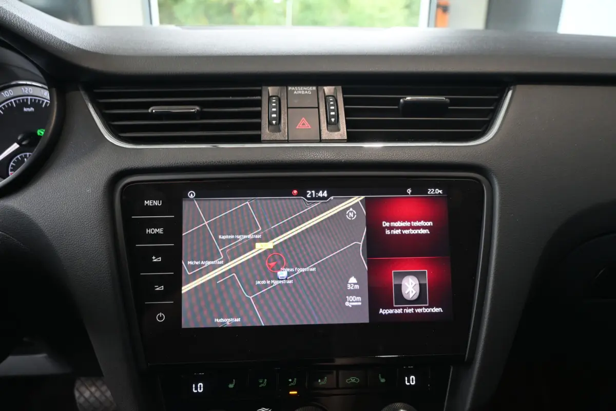 1.0 TSI Greentech Style Business Automaat Navigatie Carplay Stoelverwarming Inruil Mogelijk!