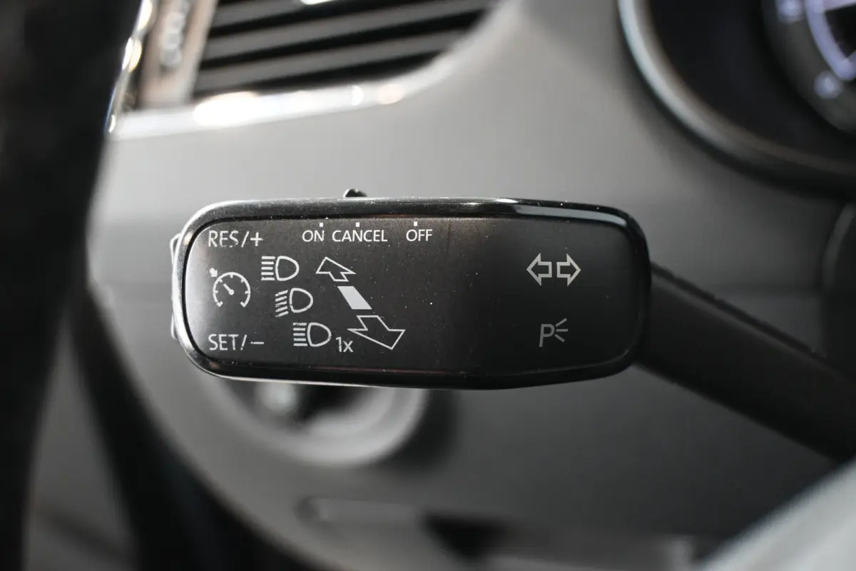 1.0 TSI Greentech Style Business Automaat Navigatie Carplay Stoelverwarming Inruil Mogelijk!