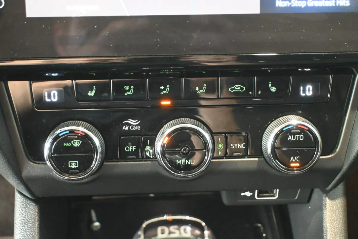 1.0 TSI Greentech Style Business Automaat Navigatie Carplay Stoelverwarming Inruil Mogelijk!