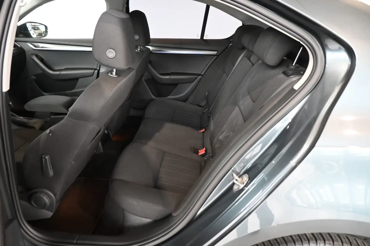 1.0 TSI Greentech Style Business Automaat Navigatie Carplay Stoelverwarming Inruil Mogelijk!