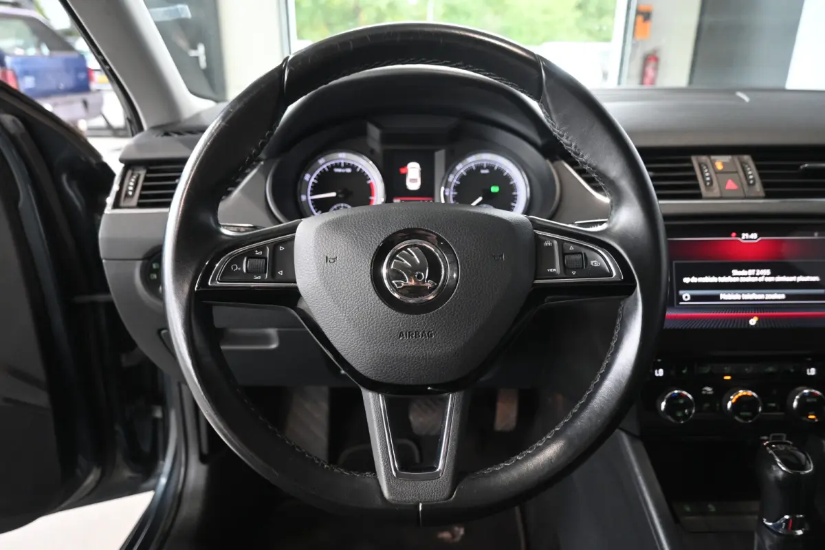 1.0 TSI Greentech Style Business Automaat Navigatie Carplay Stoelverwarming Inruil Mogelijk!