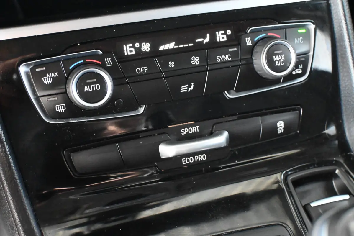 218i Automaat Centennial Executive Navigatie LED Rijklaarprijs! Inruil Mogelijk!