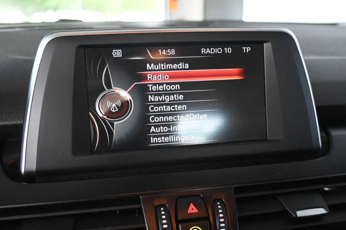 218i Automaat Centennial Executive Navigatie LED Rijklaarprijs! Inruil Mogelijk!