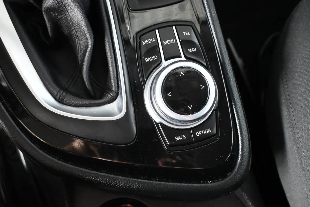 218i Automaat Centennial Executive Navigatie LED Rijklaarprijs! Inruil Mogelijk!