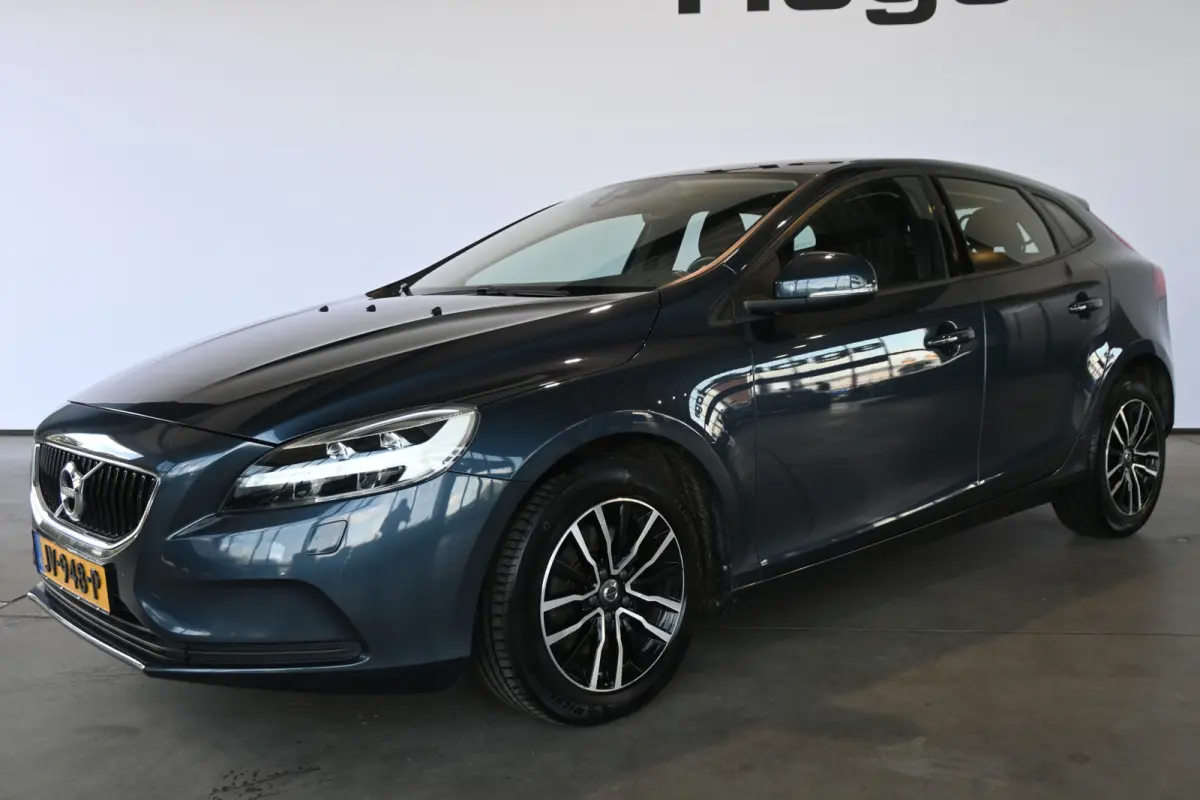 2.0 T2 Momentum Nap Clima Cruise control Trekhaak Navigatie Stoelverwarming Goed onderhouden! Inruil Mogelijk!