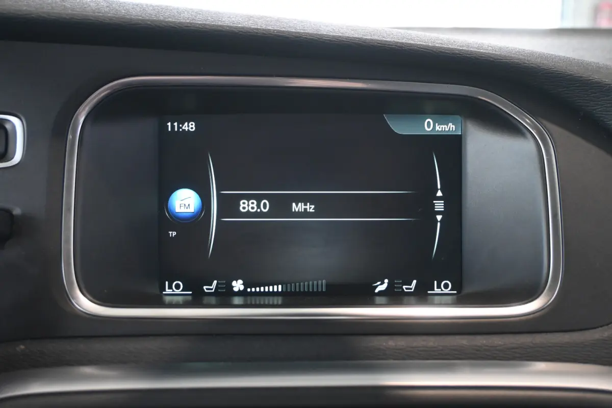 2.0 T2 Momentum Nap Clima Cruise control Trekhaak Navigatie Stoelverwarming Goed onderhouden! Inruil Mogelijk!