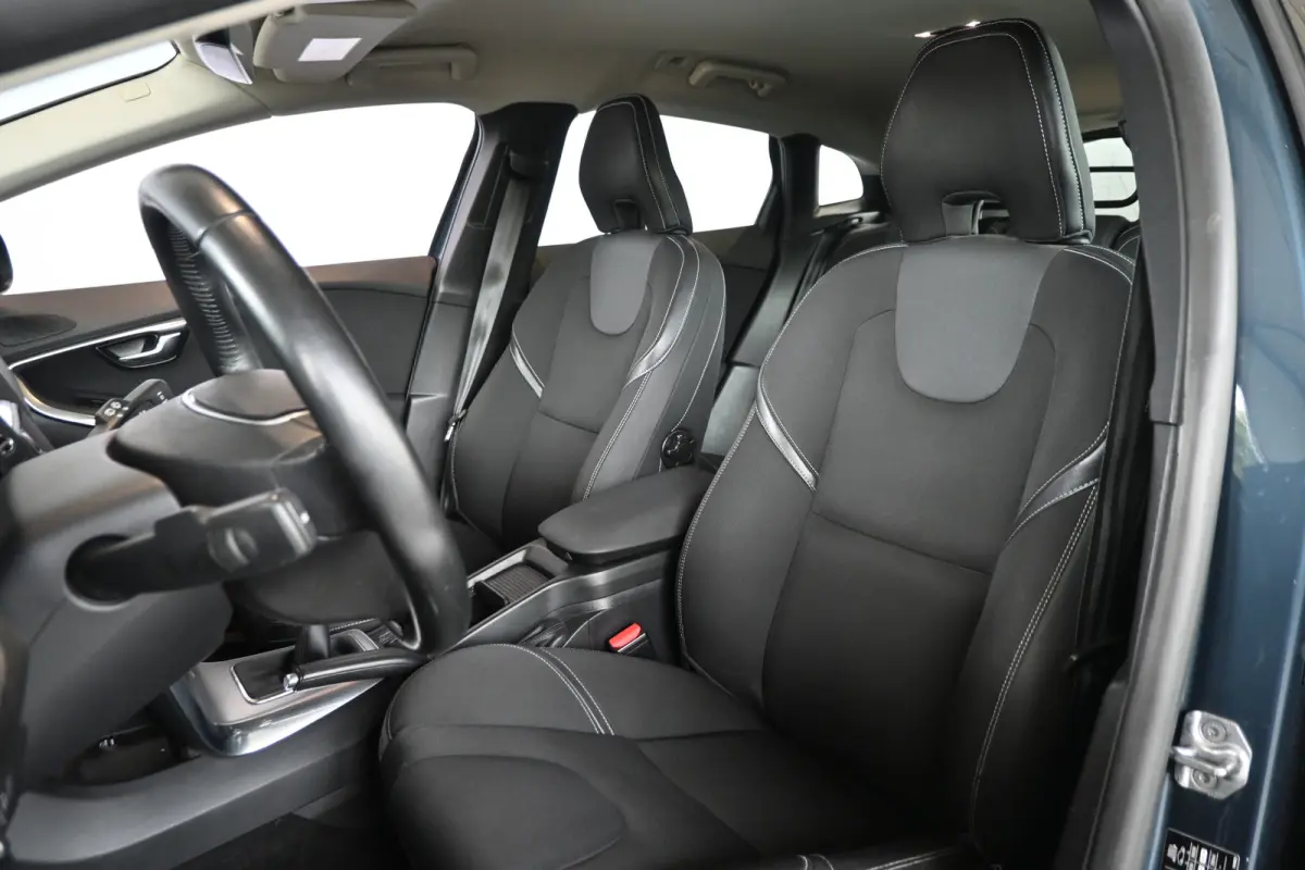 2.0 T2 Momentum Nap Clima Cruise control Trekhaak Navigatie Stoelverwarming Goed onderhouden! Inruil Mogelijk!