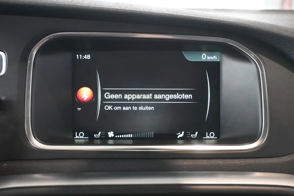 2.0 T2 Momentum Nap Clima Cruise control Trekhaak Navigatie Stoelverwarming Goed onderhouden! Inruil Mogelijk!
