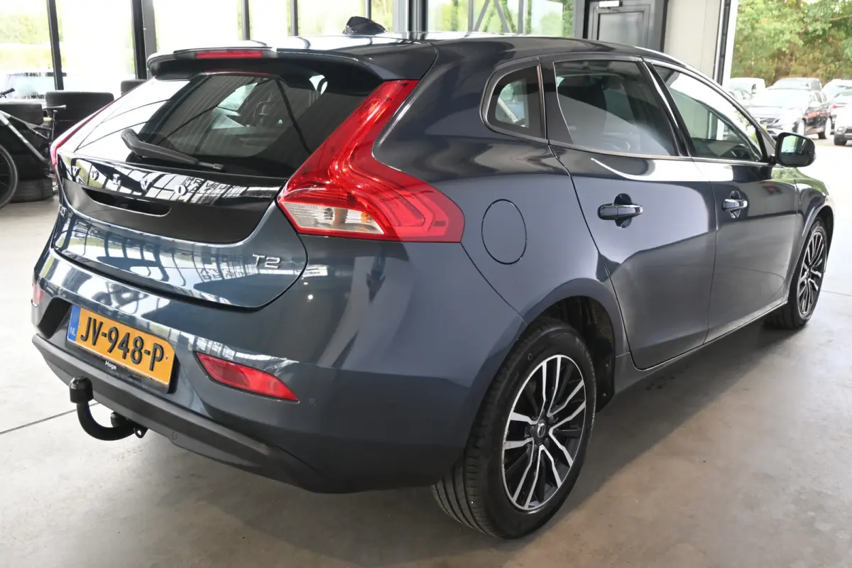 2.0 T2 Momentum Nap Clima Cruise control Trekhaak Navigatie Stoelverwarming Goed onderhouden! Inruil Mogelijk!