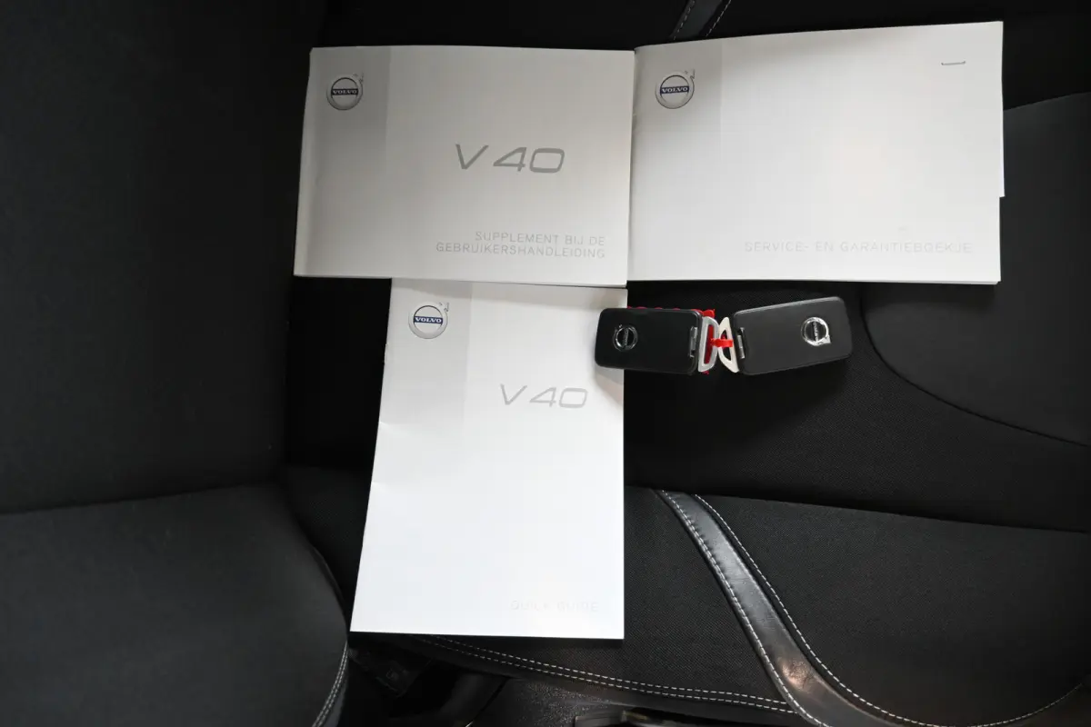 2.0 T2 Momentum Nap Clima Cruise control Trekhaak Navigatie Stoelverwarming Goed onderhouden! Inruil Mogelijk!