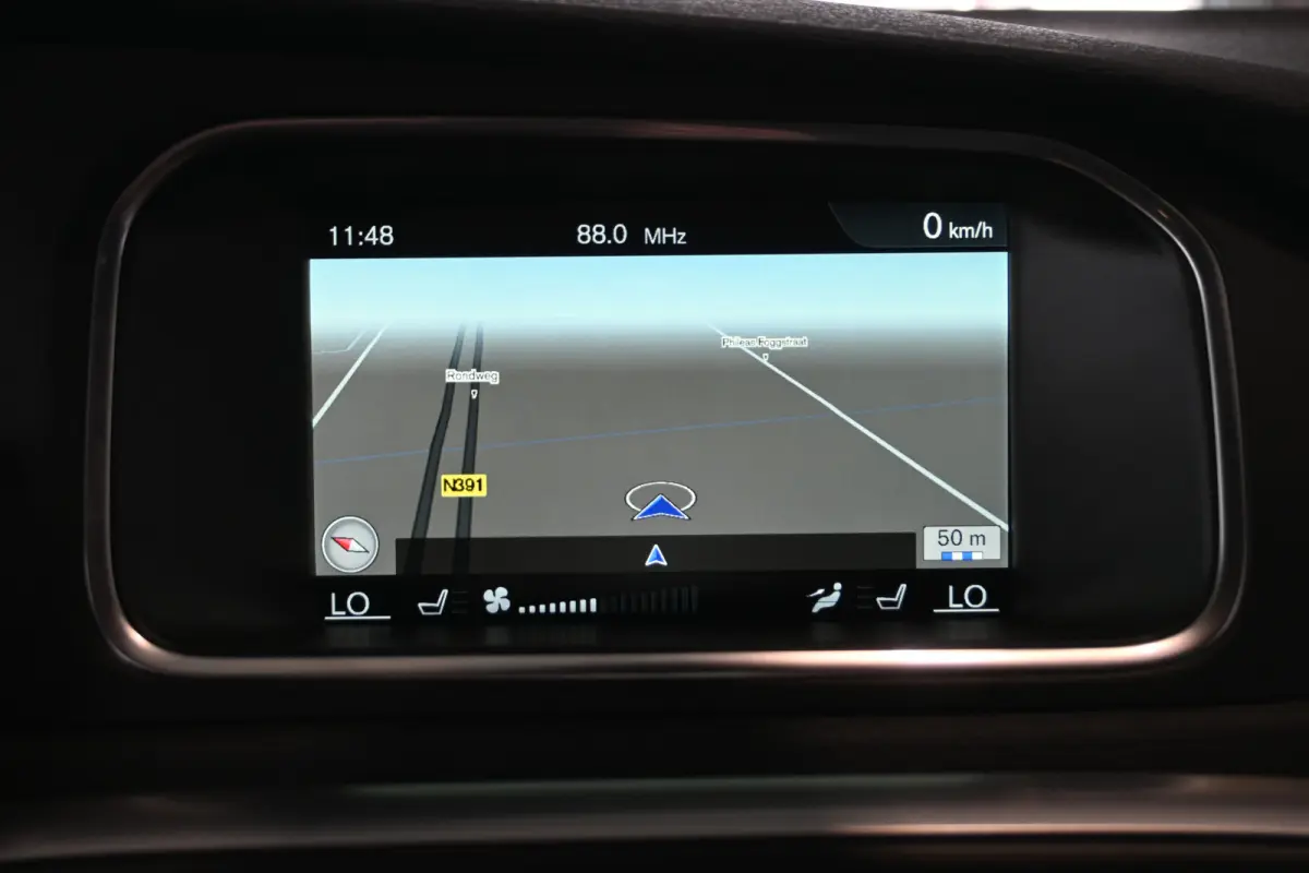 2.0 T2 Momentum Nap Clima Cruise control Trekhaak Navigatie Stoelverwarming Goed onderhouden! Inruil Mogelijk!