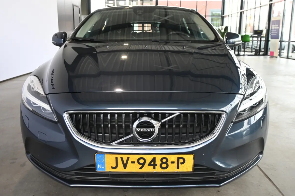 2.0 T2 Momentum Nap Clima Cruise control Trekhaak Navigatie Stoelverwarming Goed onderhouden! Inruil Mogelijk!