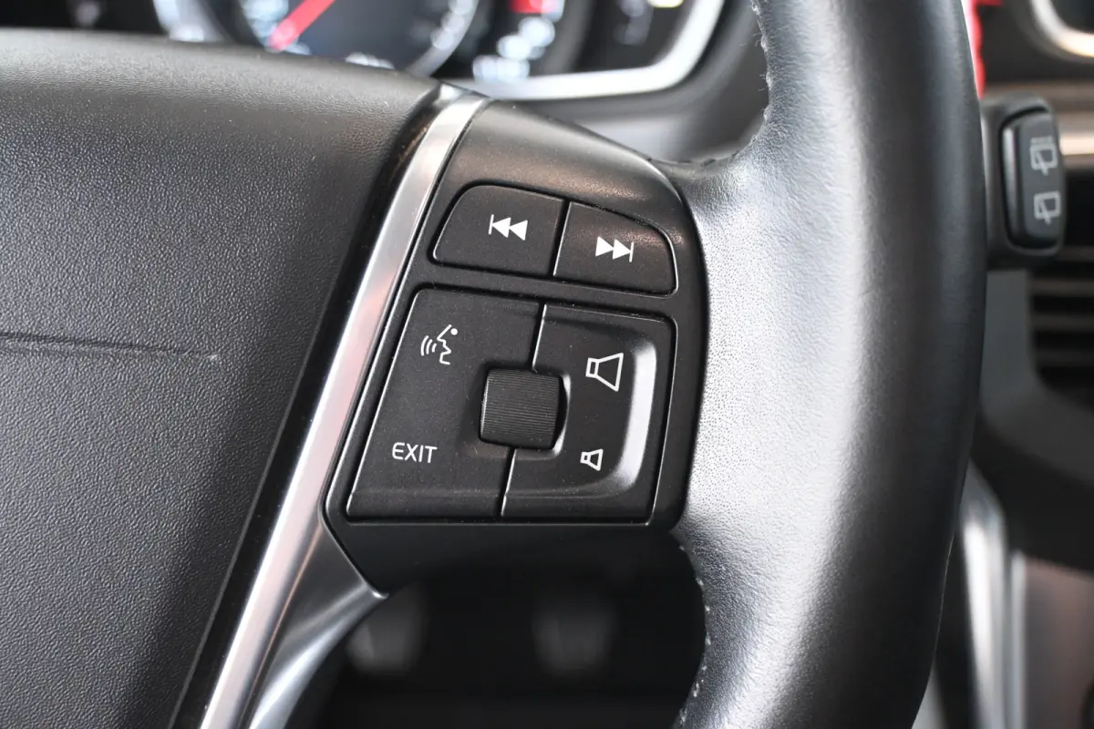 2.0 T2 Momentum Nap Clima Cruise control Trekhaak Navigatie Stoelverwarming Goed onderhouden! Inruil Mogelijk!