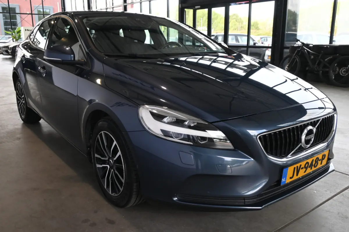 2.0 T2 Momentum Nap Clima Cruise control Trekhaak Navigatie Stoelverwarming Goed onderhouden! Inruil Mogelijk!