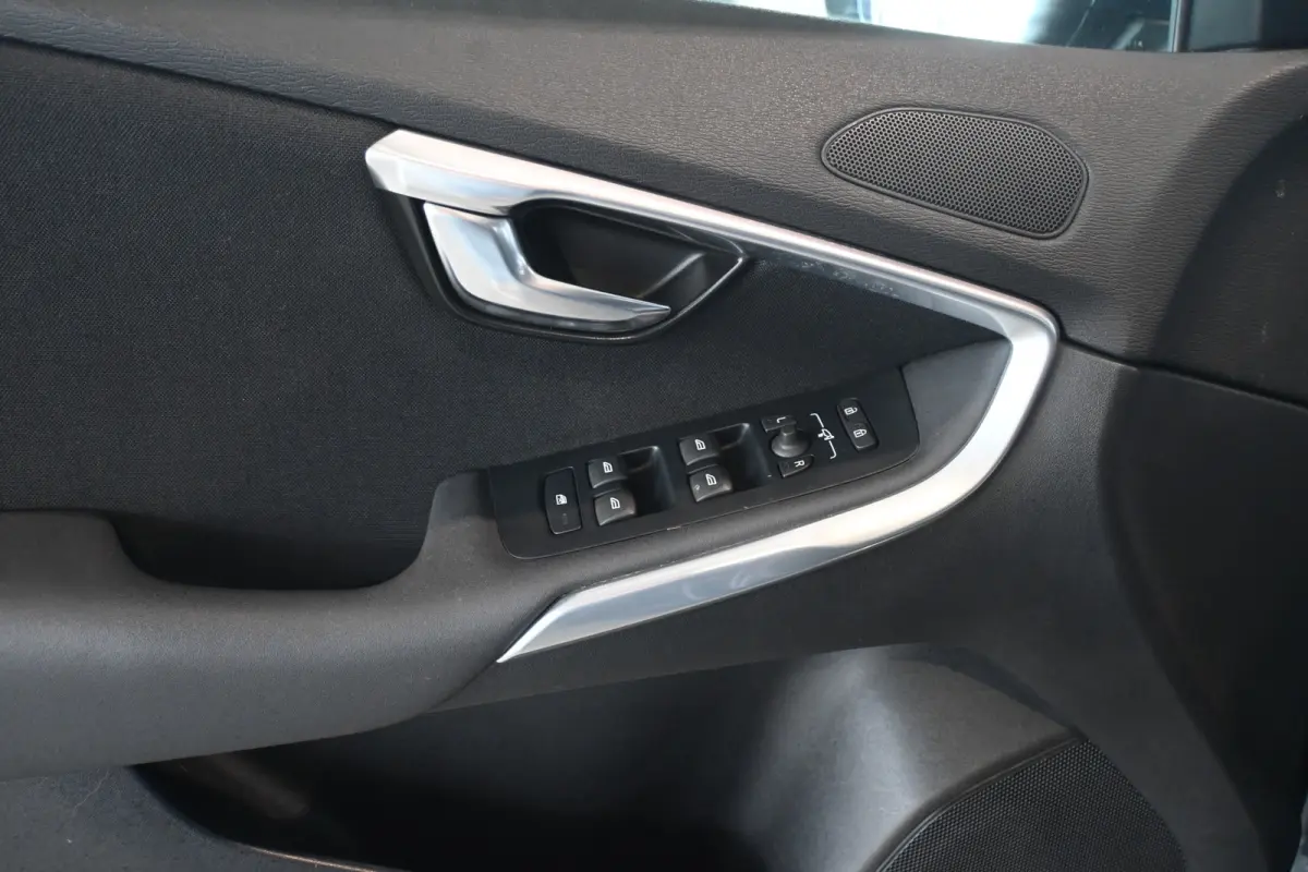 2.0 T2 Momentum Nap Clima Cruise control Trekhaak Navigatie Stoelverwarming Goed onderhouden! Inruil Mogelijk!