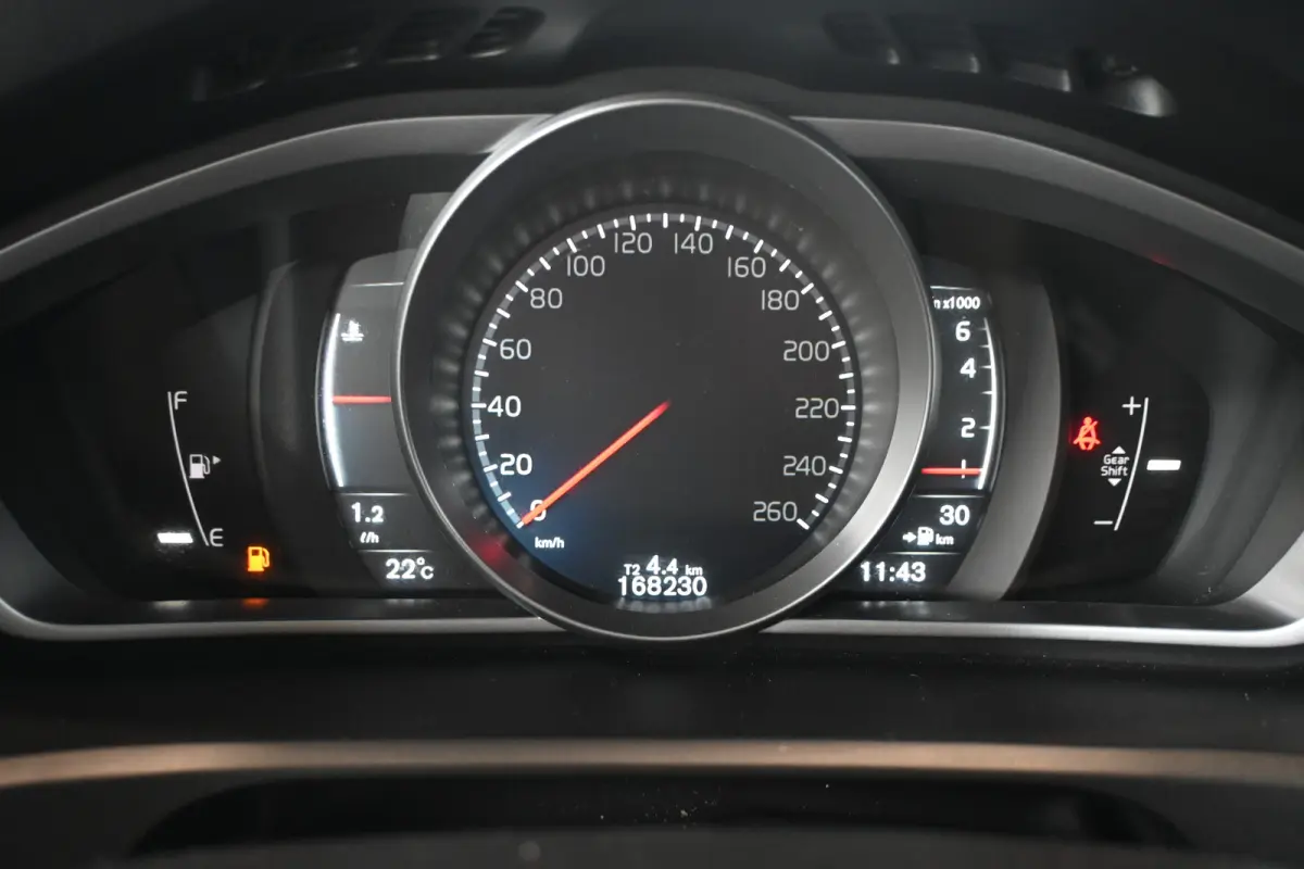 2.0 T2 Momentum Nap Clima Cruise control Trekhaak Navigatie Stoelverwarming Goed onderhouden! Inruil Mogelijk!