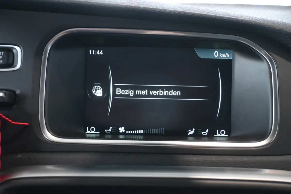 2.0 T2 Momentum Nap Clima Cruise control Trekhaak Navigatie Stoelverwarming Goed onderhouden! Inruil Mogelijk!