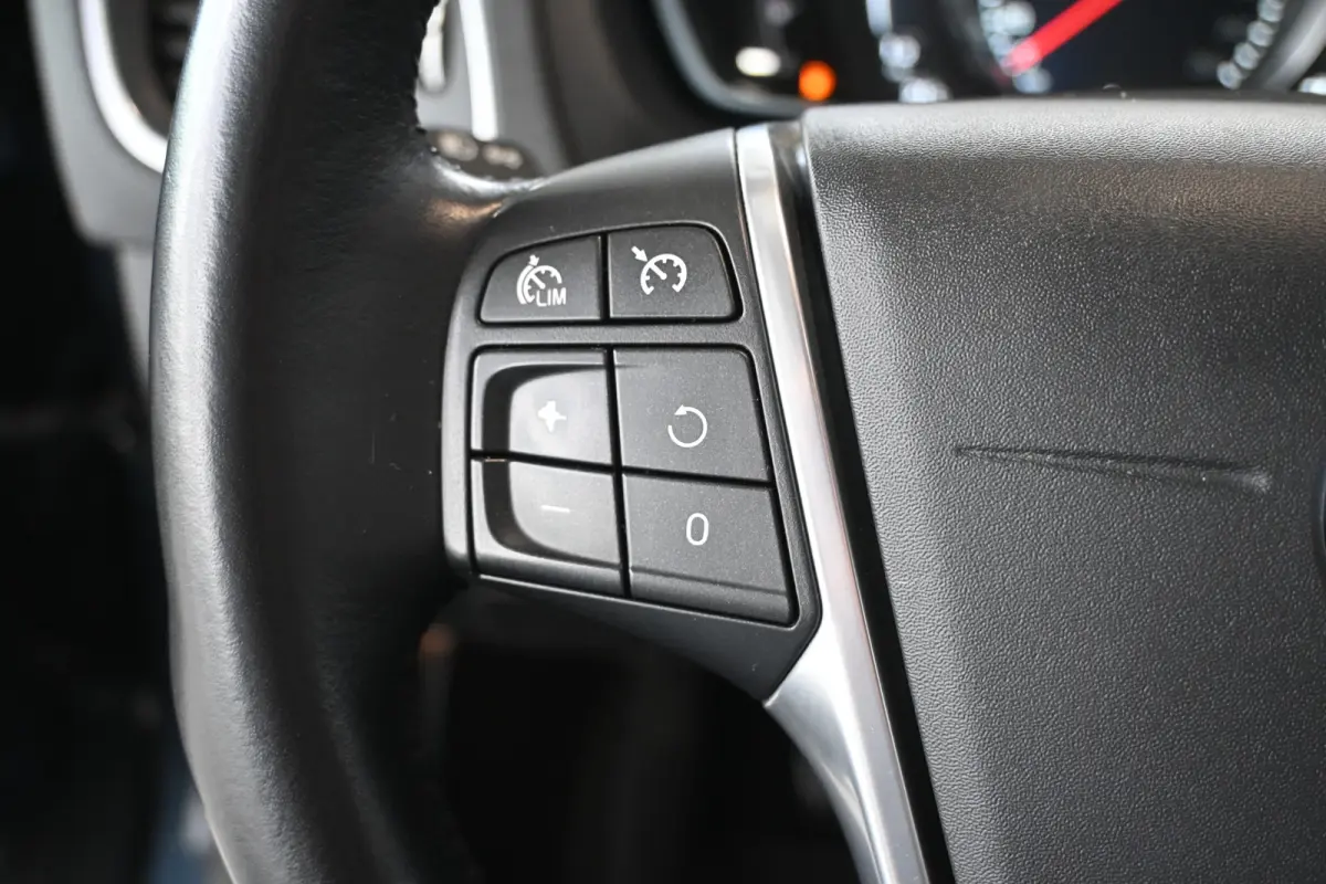 2.0 T2 Momentum Nap Clima Cruise control Trekhaak Navigatie Stoelverwarming Goed onderhouden! Inruil Mogelijk!