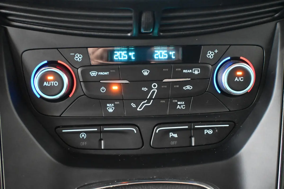 1.0 Titanium Nap! Clima PDC Cruise Navigatie CarPlay 1e Eigenaar! Inruil Mogelijk!