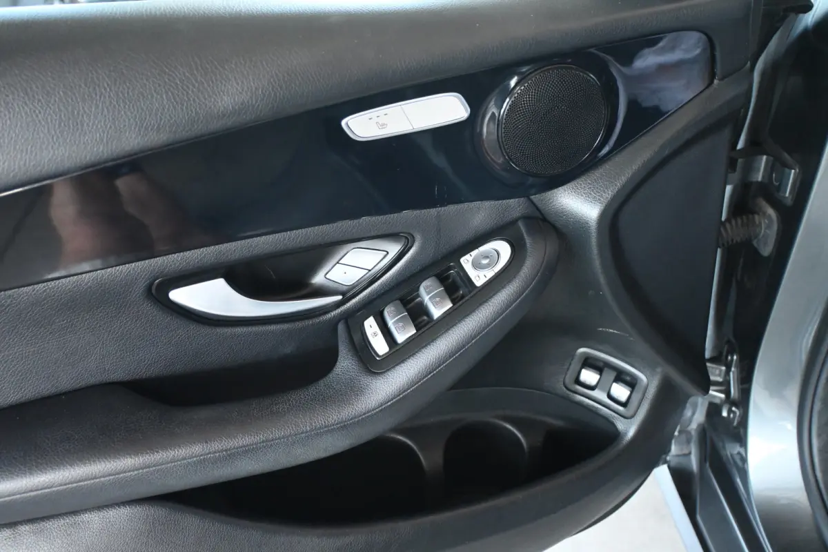 350e 4MATIC Business Solution Automaat Navigatie Stoelverwarming Trekhaak Rijklaaprijs! Inruil Mogelijk!