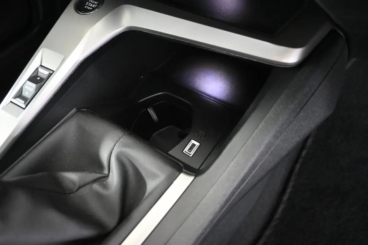 1.5 BlueHDi Active Pack Business Clima Virtual Carplay Trekhaak Rijklaarprijs! Inruil Mogelijk!