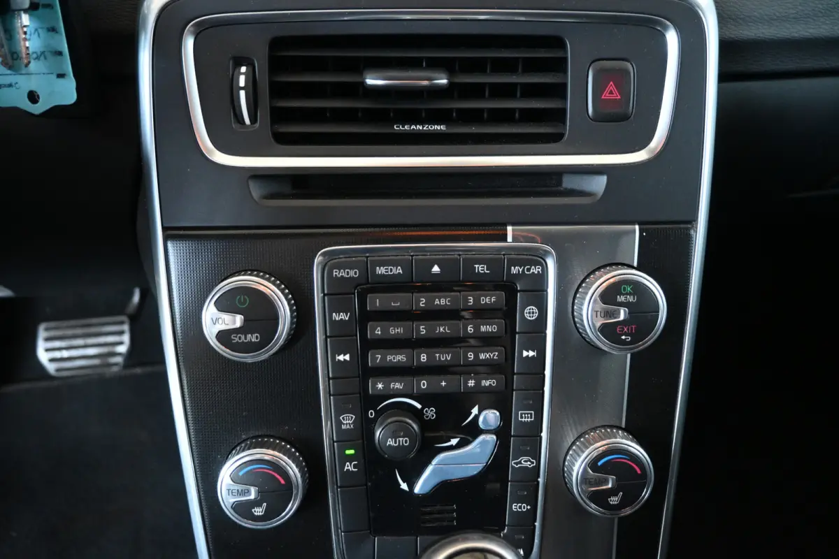 2.0 D3 Nordic R-Design Automaat Clima Trekhaak Navigatie Cruise control Inruil Mogelijk!